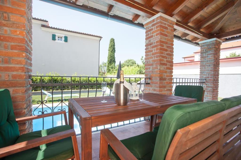 Villa Petra Porec Exterior photo